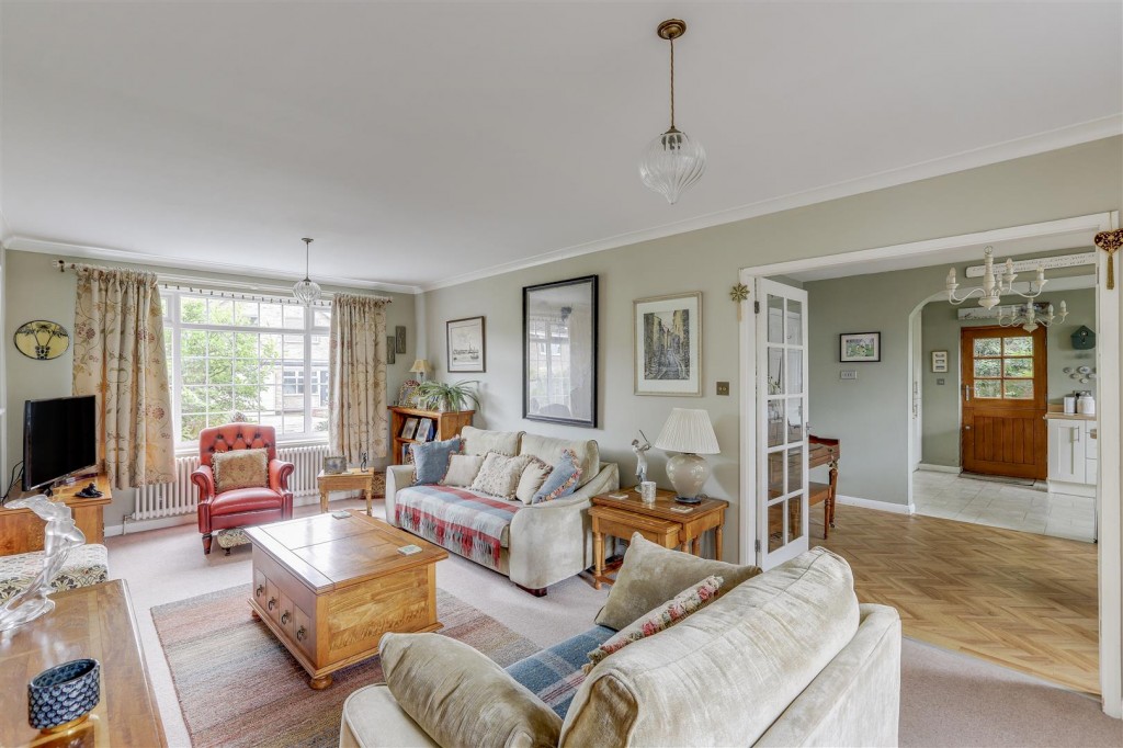 Middleton Close, Nuthall, Nottinghamshire, NG16 1BX