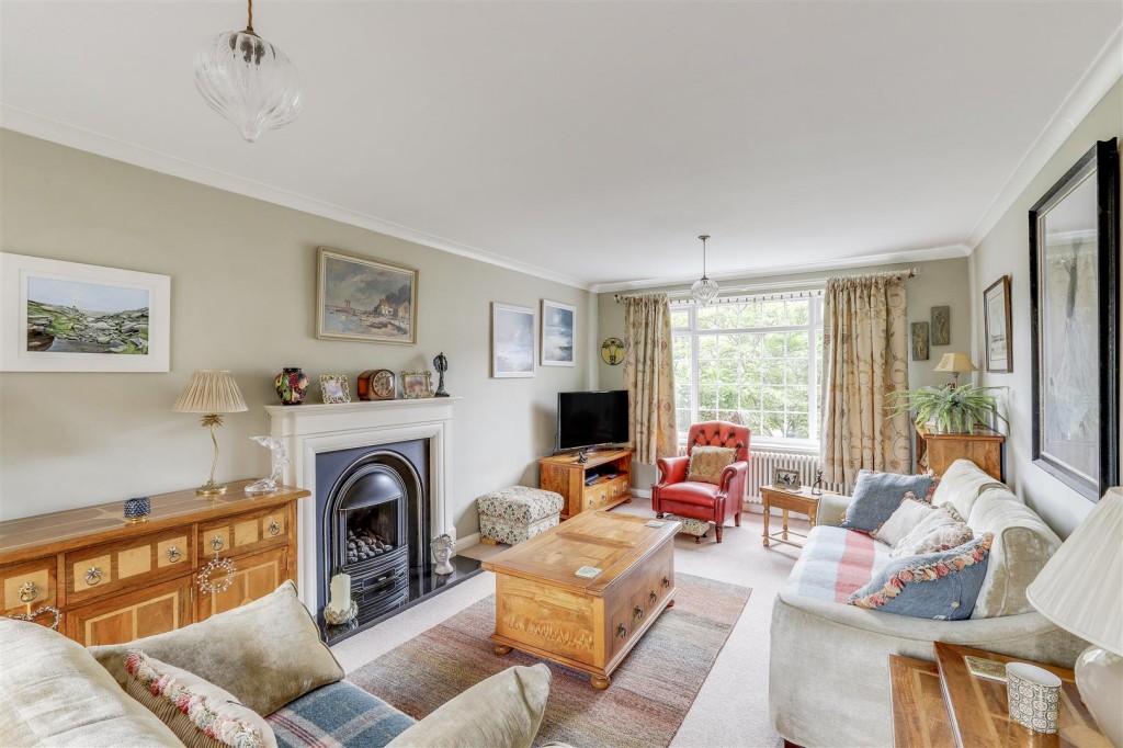 Middleton Close, Nuthall, Nottinghamshire, NG16 1BX