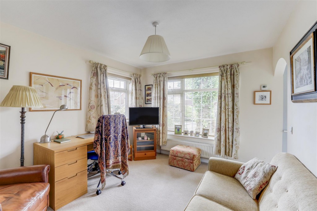 Middleton Close, Nuthall, Nottinghamshire, NG16 1BX