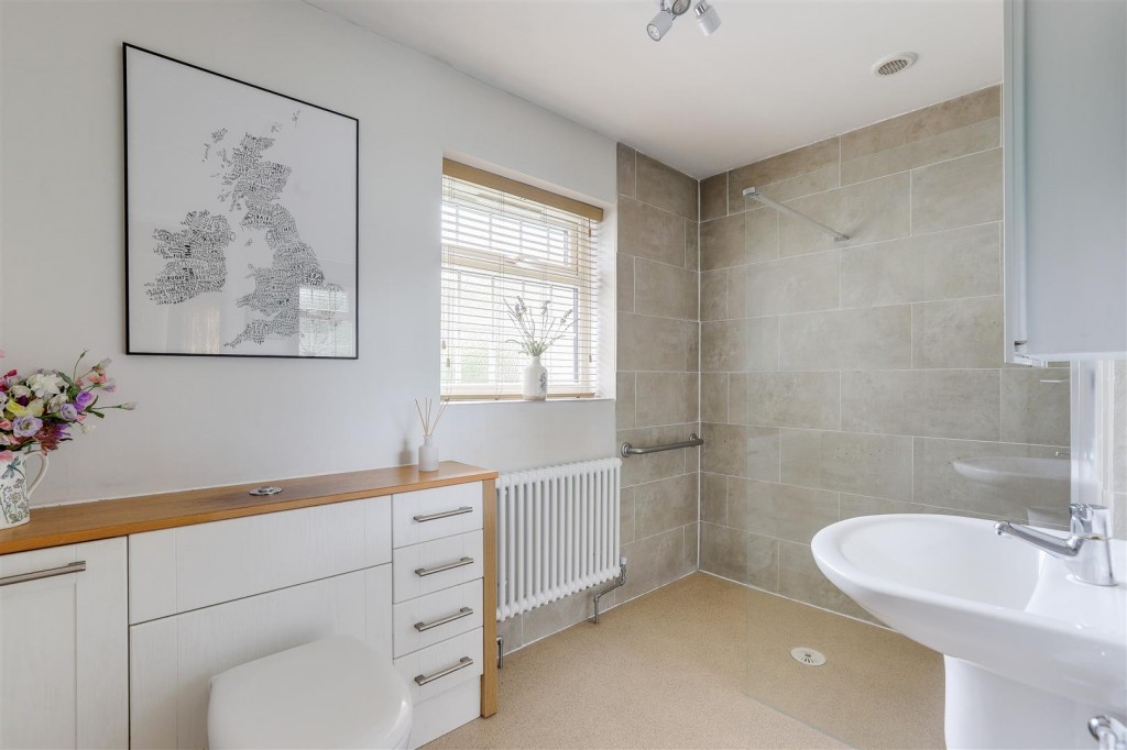 Middleton Close, Nuthall, Nottinghamshire, NG16 1BX