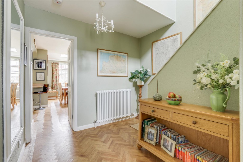 Middleton Close, Nuthall, Nottinghamshire, NG16 1BX