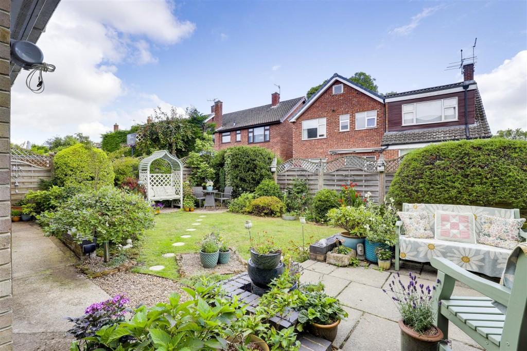 Middleton Close, Nuthall, Nottinghamshire, NG16 1BX