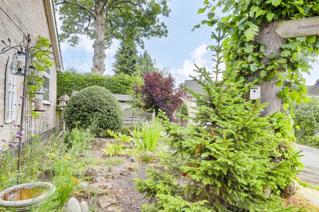 Middleton Close, Nuthall, Nottinghamshire, NG16 1BX