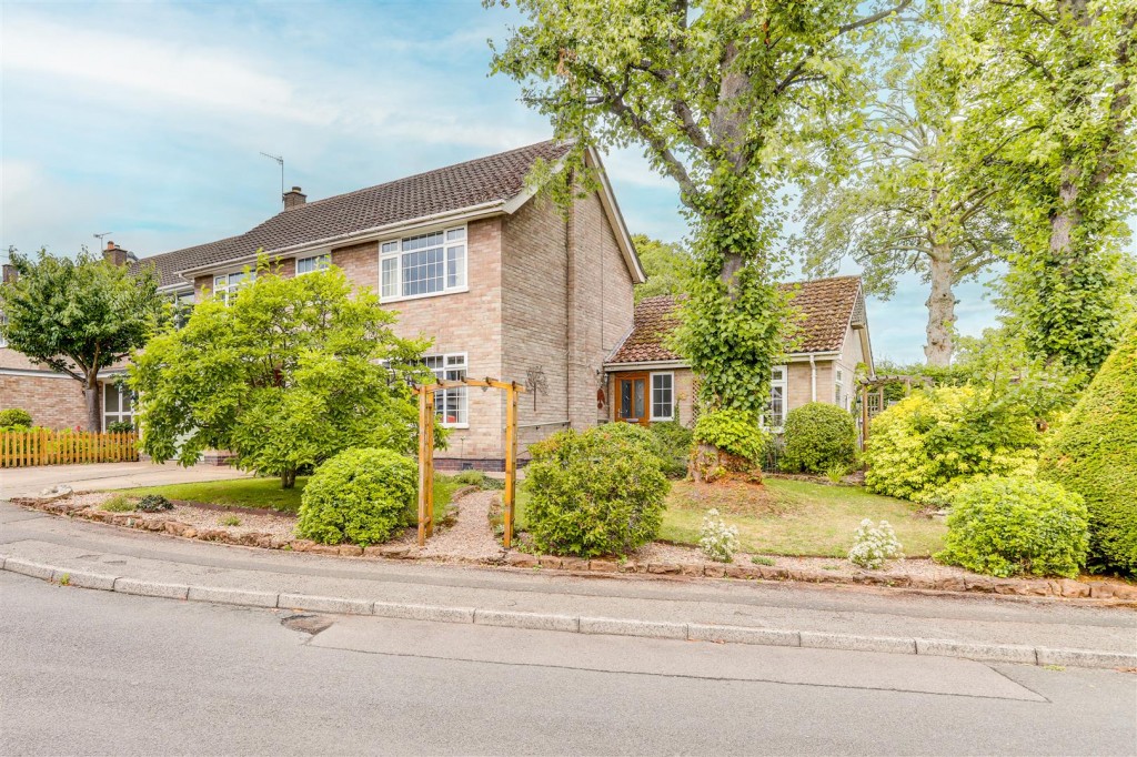 Middleton Close, Nuthall, Nottinghamshire, NG16 1BX