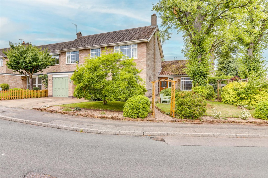 Middleton Close, Nuthall, Nottinghamshire, NG16 1BX