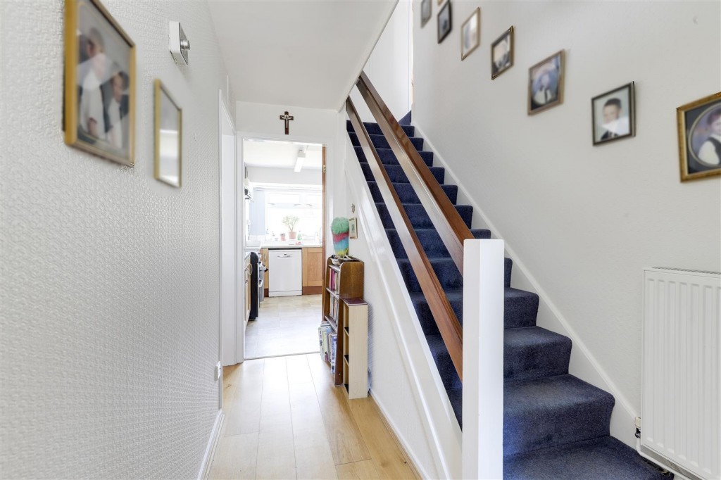 Dalbeattie Close, Arnold, Nottinghamshire, NG5 8QX