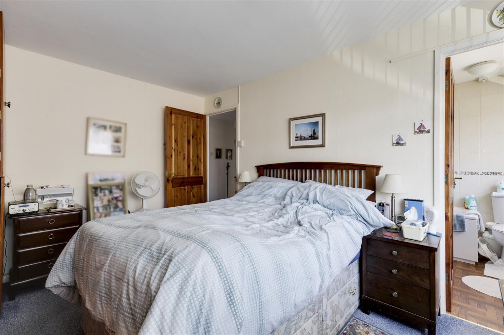 Dalbeattie Close, Arnold, Nottinghamshire, NG5 8QX