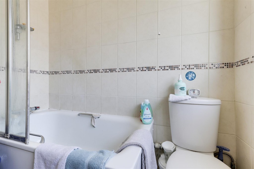 Dalbeattie Close, Arnold, Nottinghamshire, NG5 8QX
