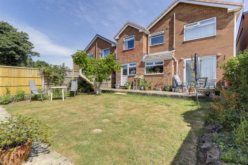 Dalbeattie Close, Arnold, Nottinghamshire, NG5 8QX