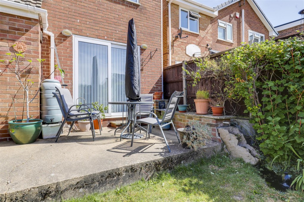 Dalbeattie Close, Arnold, Nottinghamshire, NG5 8QX