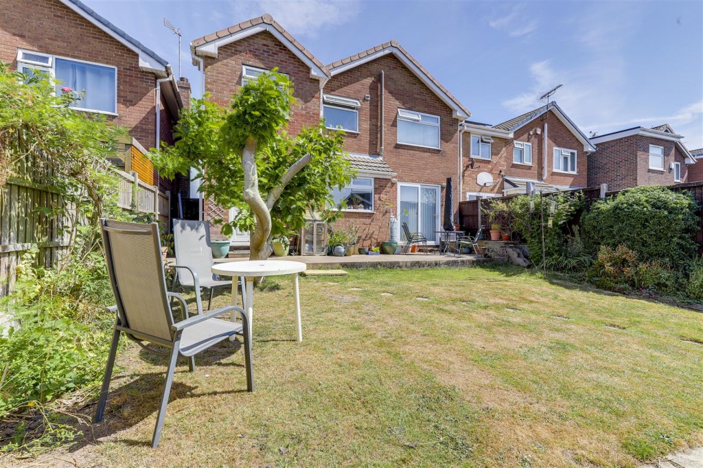 Dalbeattie Close, Arnold, Nottinghamshire, NG5 8QX