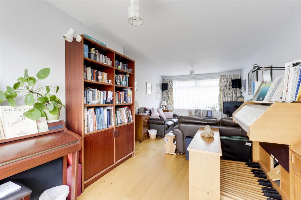 Dalbeattie Close, Arnold, Nottinghamshire, NG5 8QX
