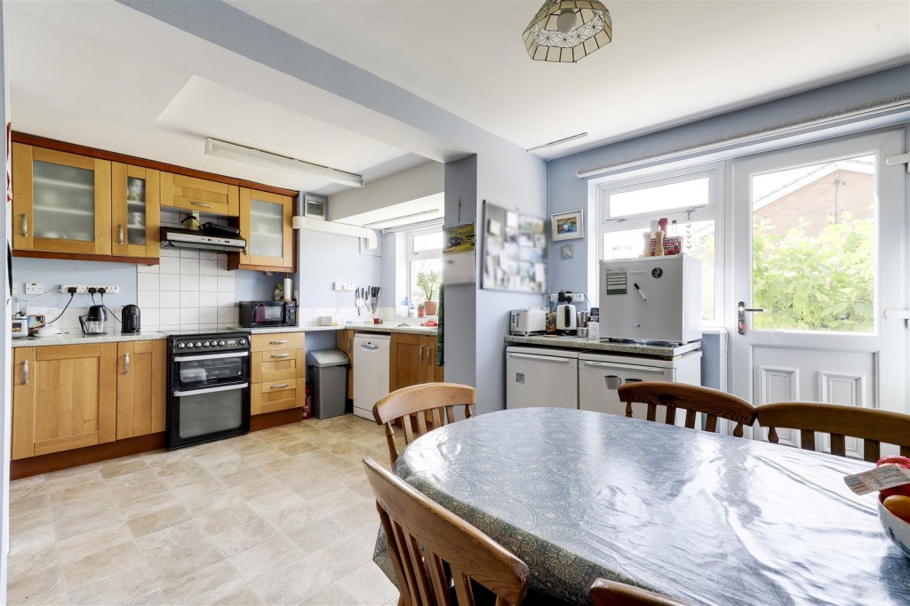 Dalbeattie Close, Arnold, Nottinghamshire, NG5 8QX