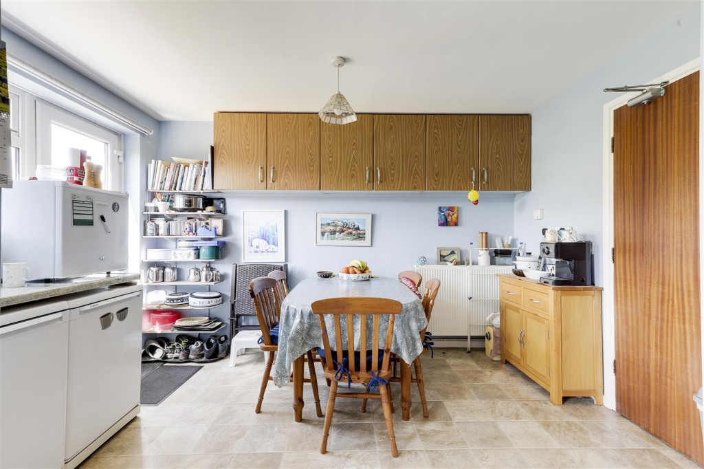 Dalbeattie Close, Arnold, Nottinghamshire, NG5 8QX