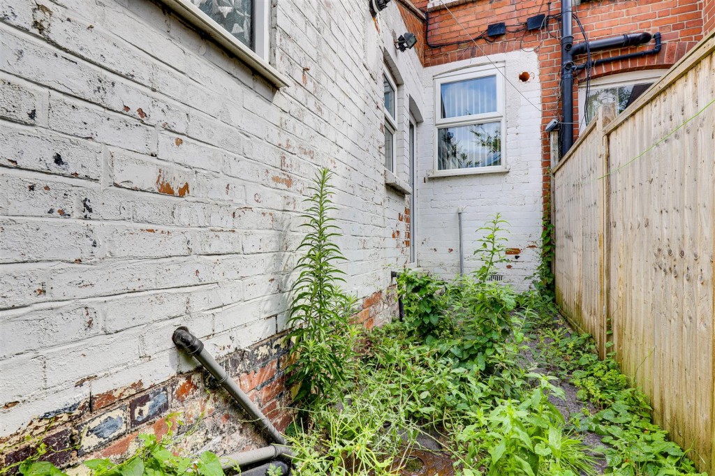Bradgate Road, Forest Fields, Nottinghamshire, NG7 6HJ
