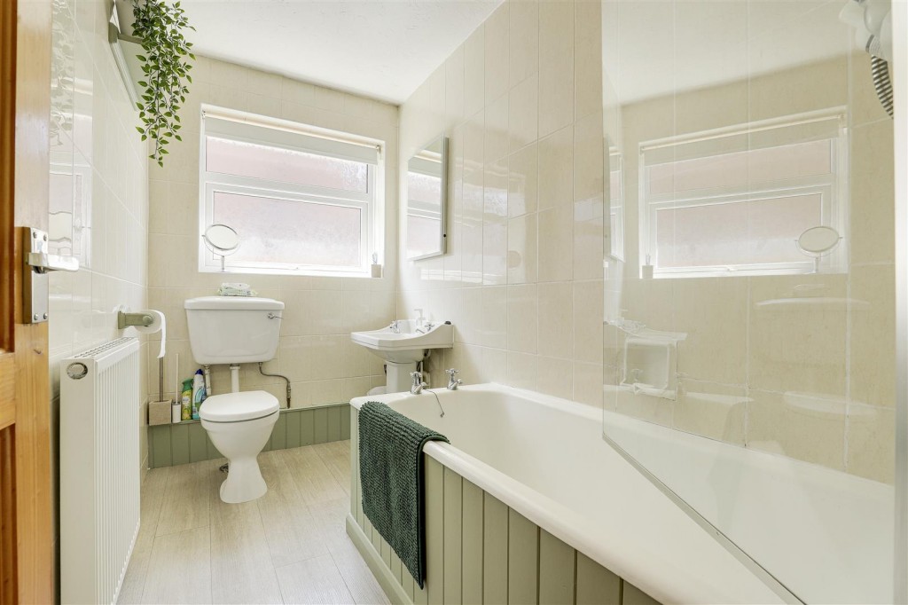 Grazingfield, Silverdale, Nottinghamshire, NG11 7FN