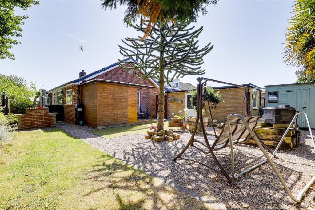 Grazingfield, Silverdale, Nottinghamshire, NG11 7FN