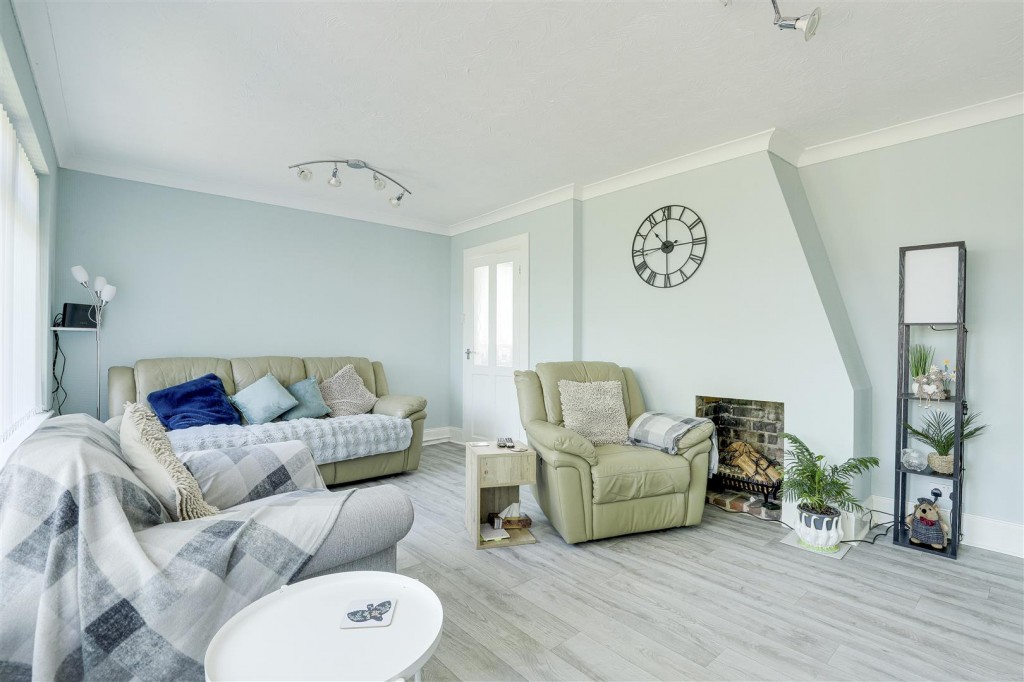 Grazingfield, Silverdale, Nottinghamshire, NG11 7FN