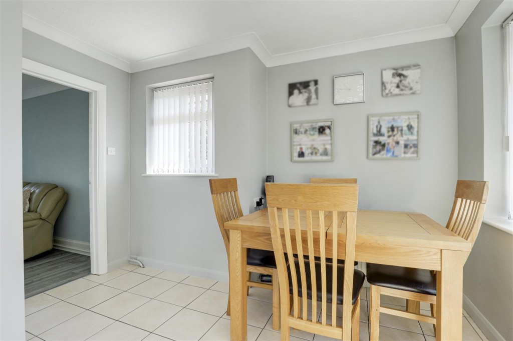 Grazingfield, Silverdale, Nottinghamshire, NG11 7FN