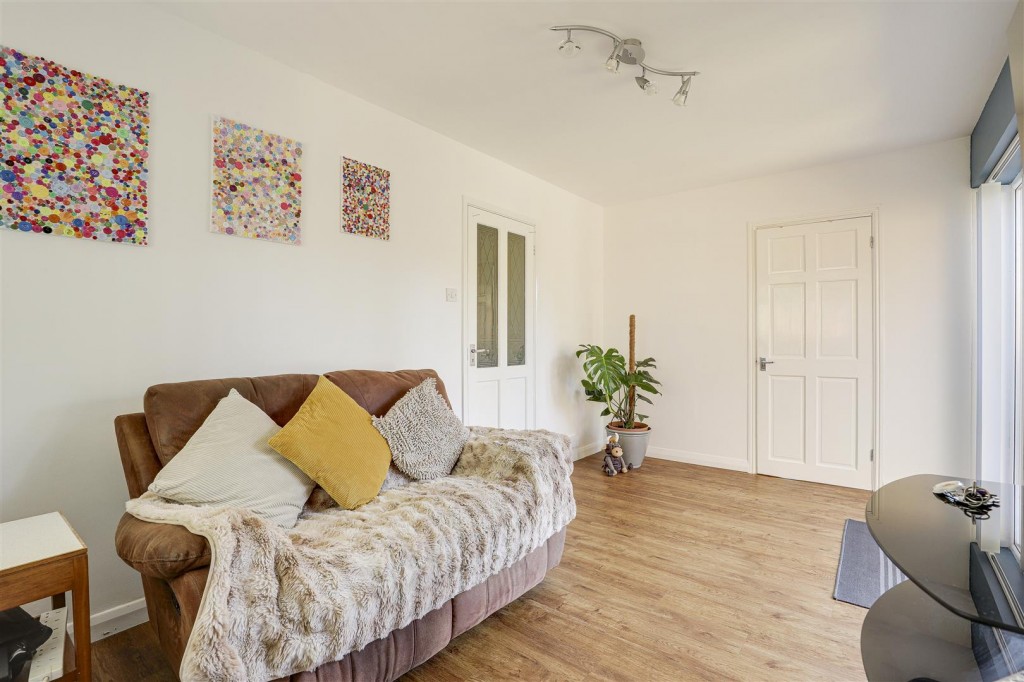Grazingfield, Silverdale, Nottinghamshire, NG11 7FN