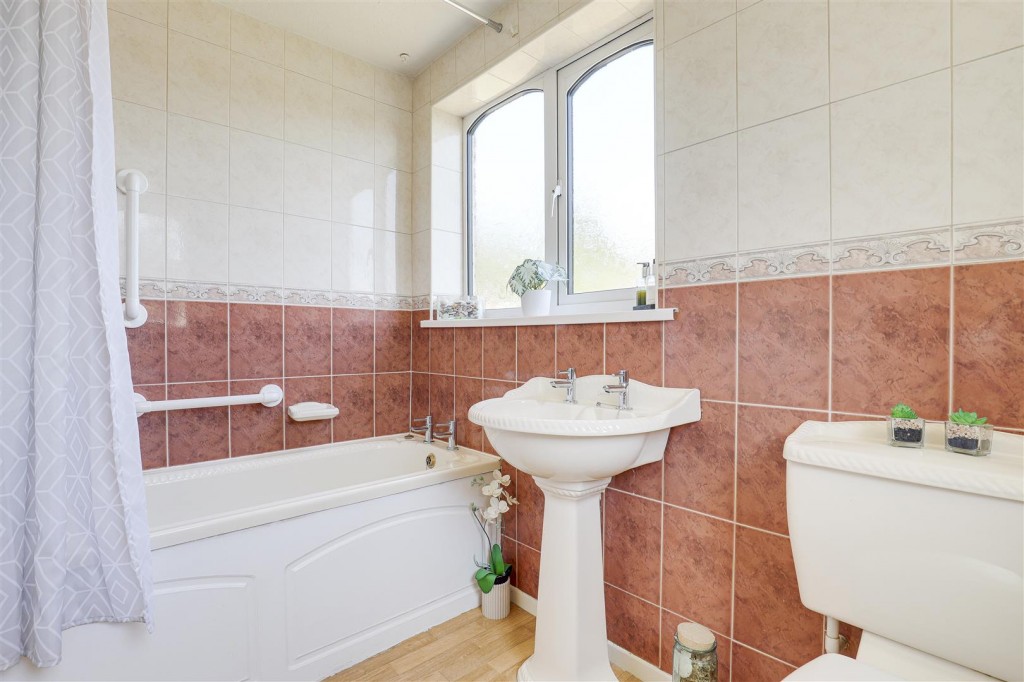 Letchworth Crescent, Beeston, Nottinghamshire, NG9 5LL