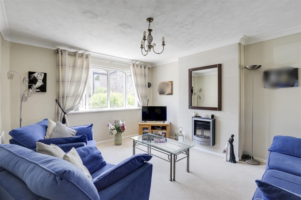 Letchworth Crescent, Beeston, Nottinghamshire, NG9 5LL