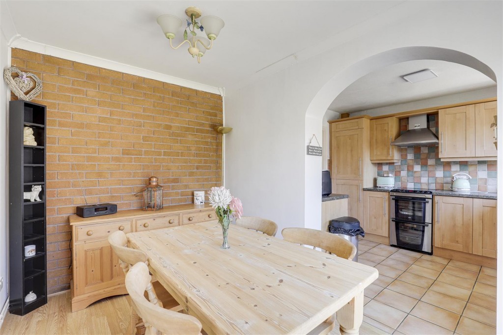 Letchworth Crescent, Beeston, Nottinghamshire, NG9 5LL
