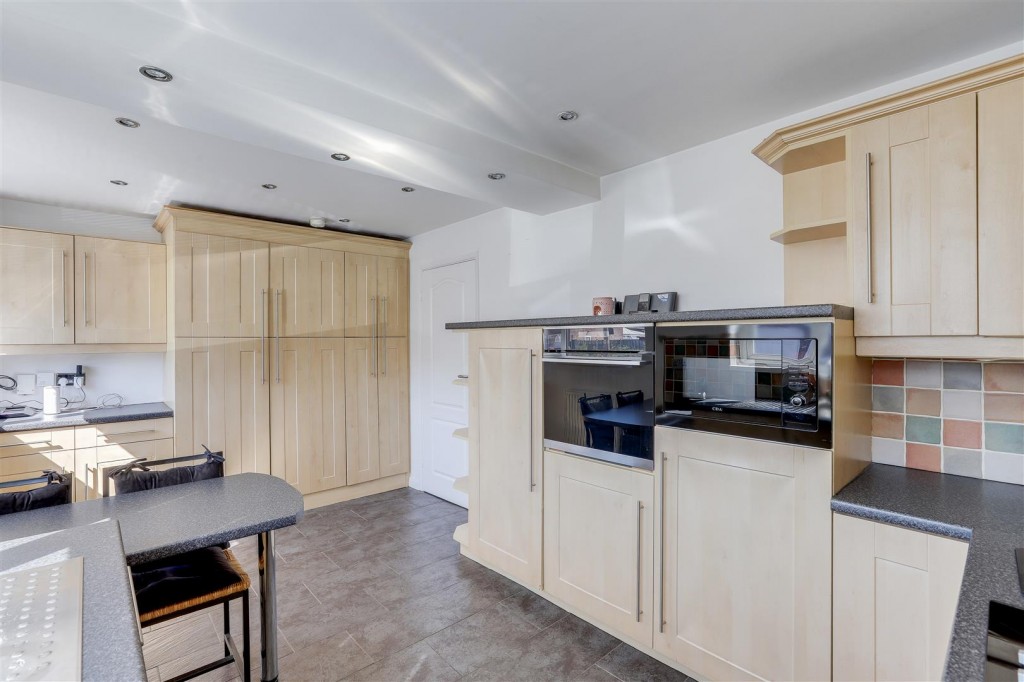 Babbacombe Way, Hucknall, Nottinghamshire, NG15 6NW
