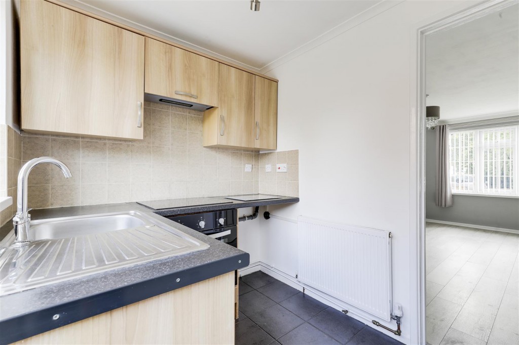 Larkspur Avenue, Redhill, Nottinghamshire, NG5 8JU