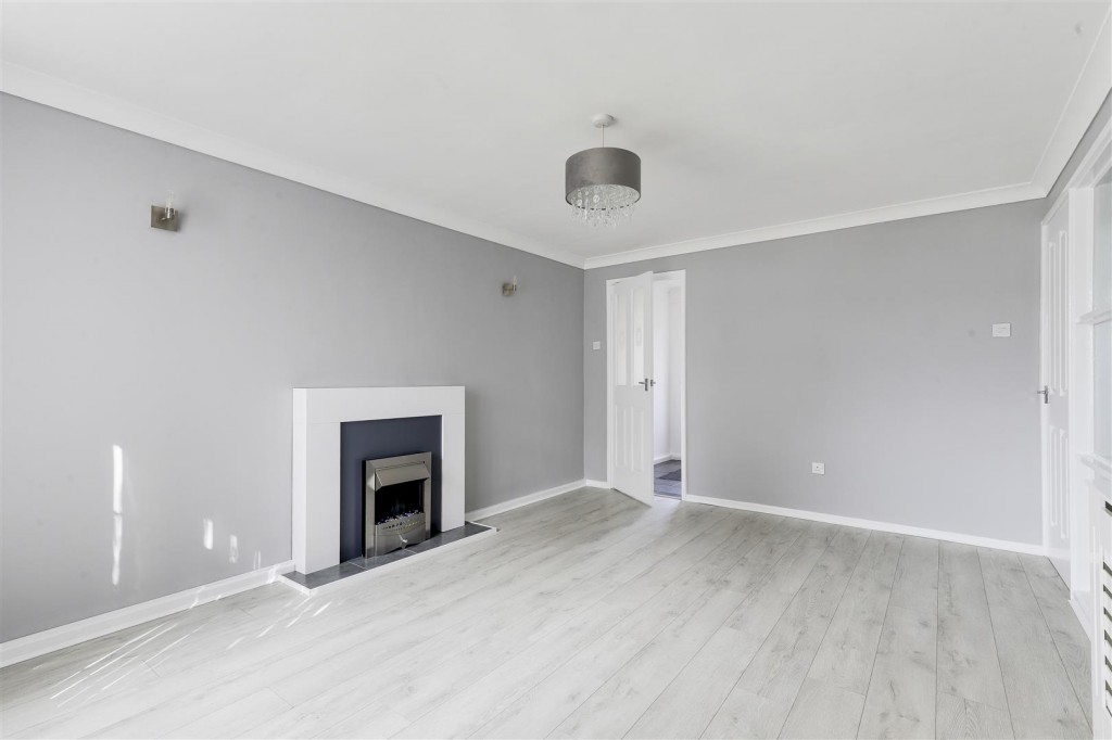 Larkspur Avenue, Redhill, Nottinghamshire, NG5 8JU
