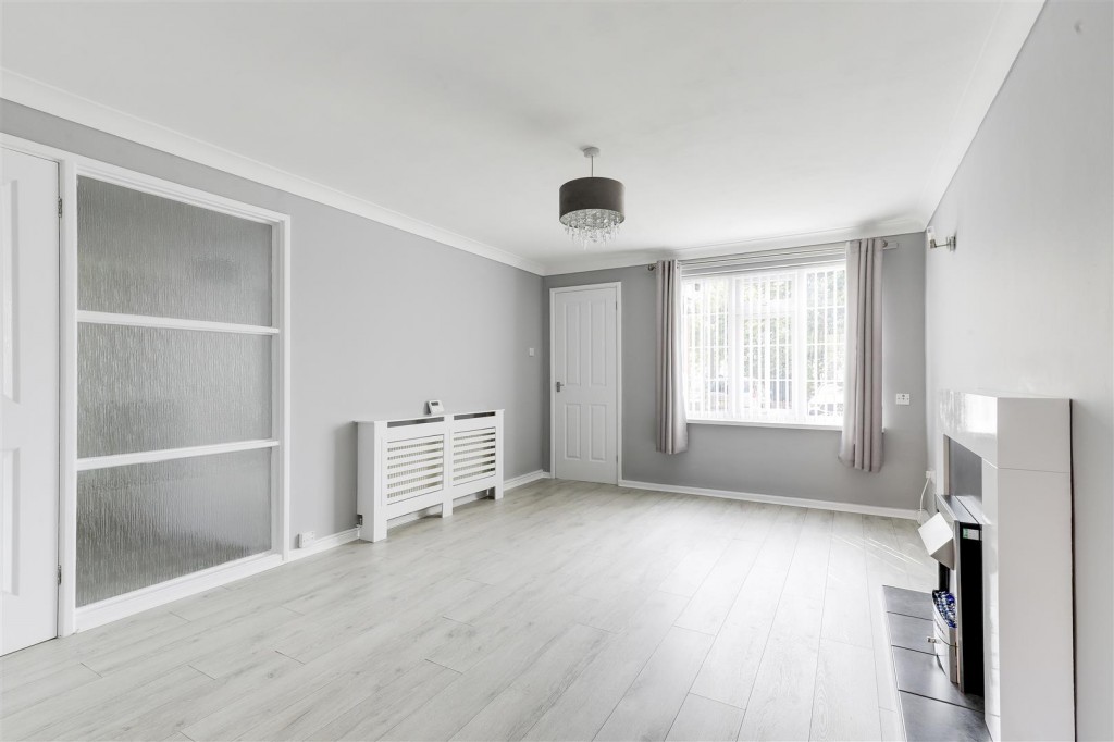 Larkspur Avenue, Redhill, Nottinghamshire, NG5 8JU