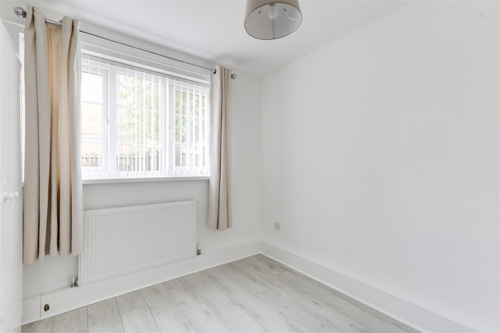 Larkspur Avenue, Redhill, Nottinghamshire, NG5 8JU