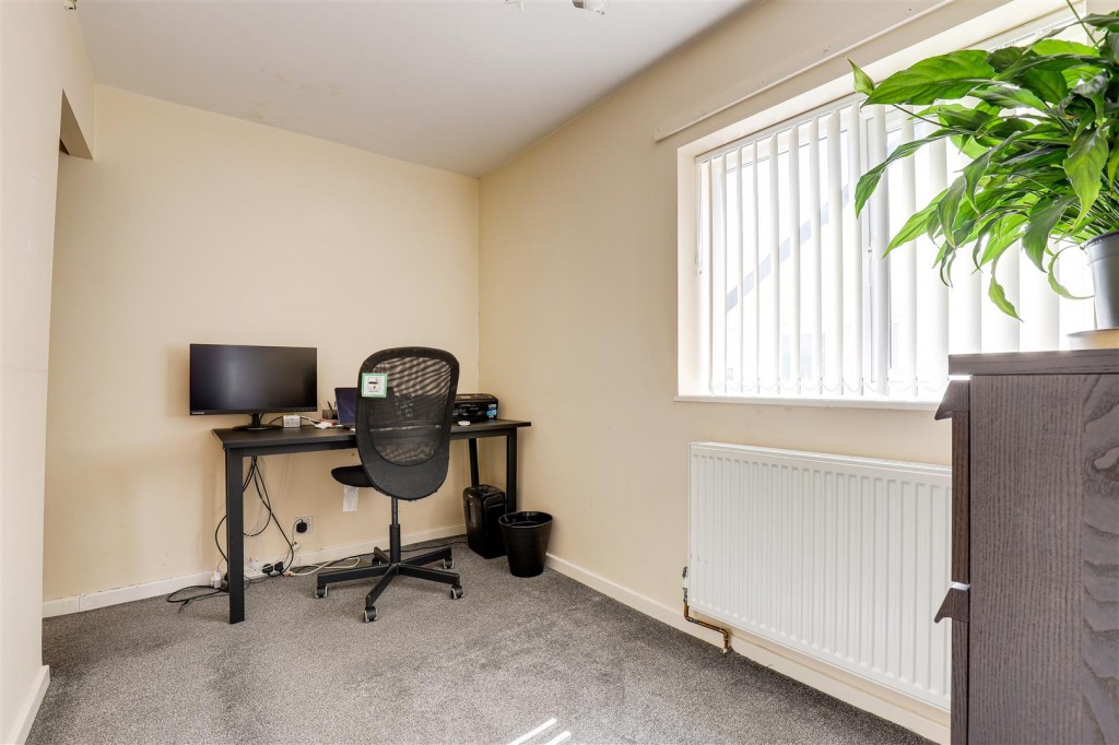 Kings Avenue, Gedling, Nottinghamshire, NG4 4ED
