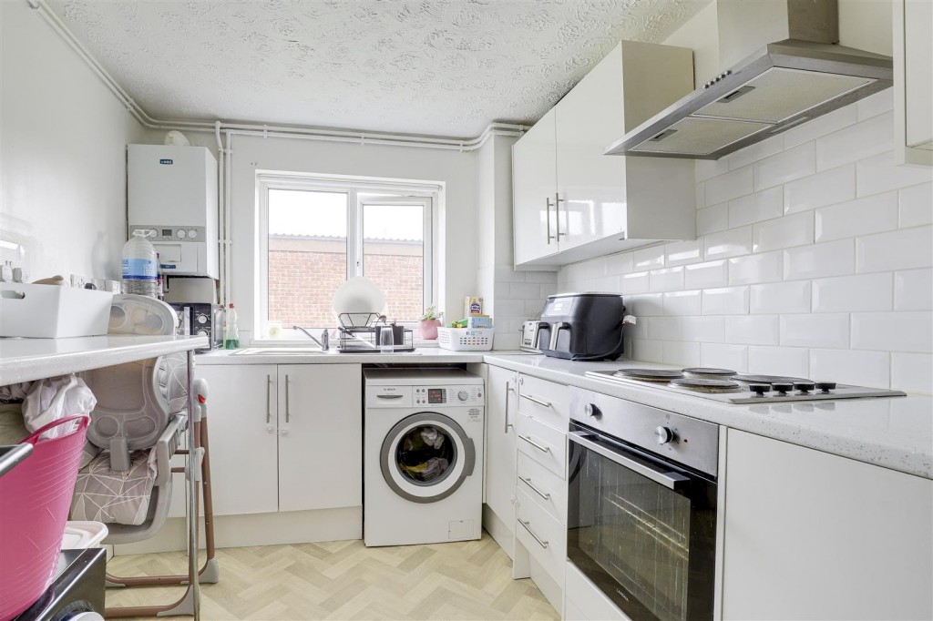 Abbotsbury Close, Rise Park, Nottinghamshire, NG5 5BY