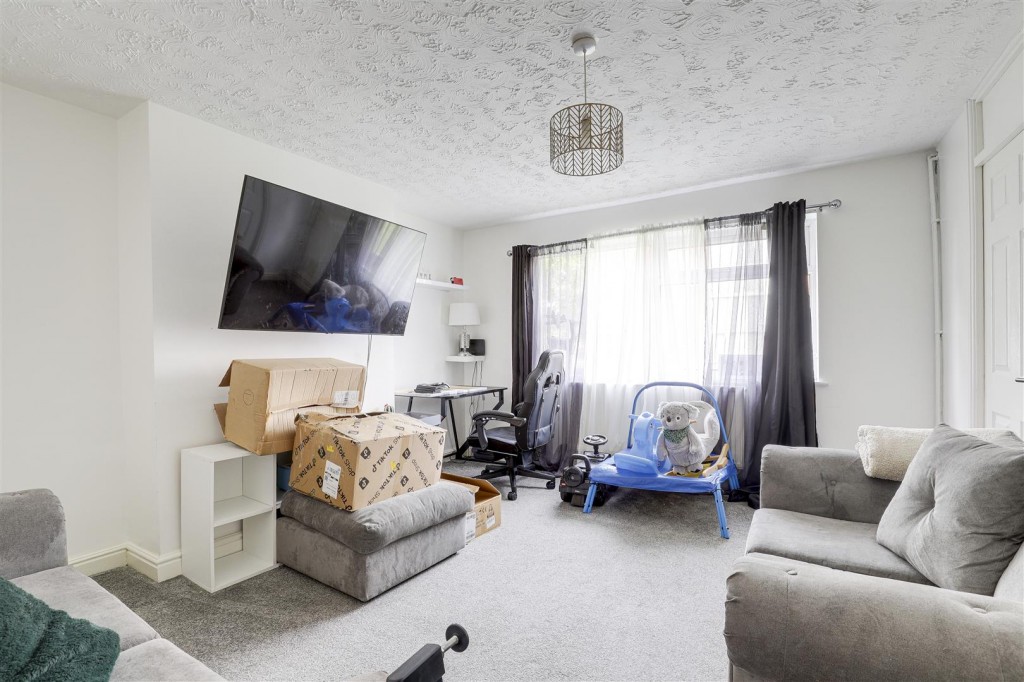 Abbotsbury Close, Rise Park, Nottinghamshire, NG5 5BY