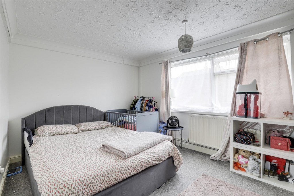 Abbotsbury Close, Rise Park, Nottinghamshire, NG5 5BY