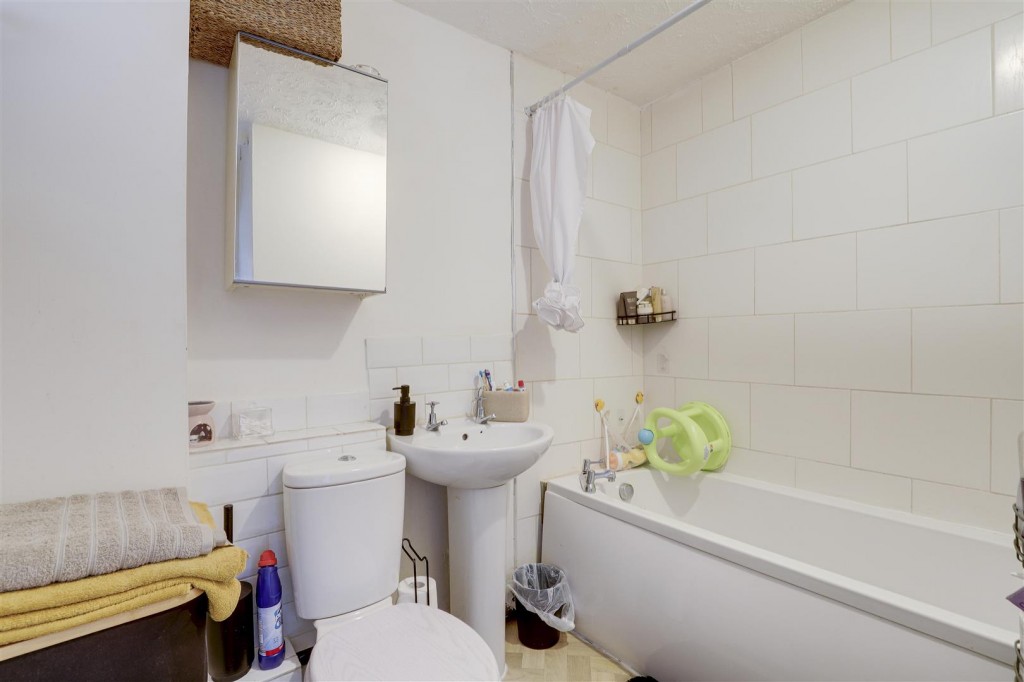 Abbotsbury Close, Rise Park, Nottinghamshire, NG5 5BY
