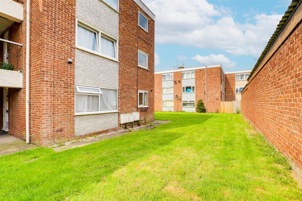 Abbotsbury Close, Rise Park, Nottinghamshire, NG5 5BY