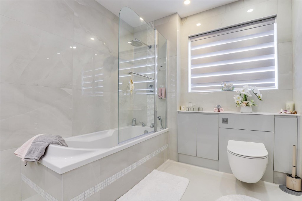 Westdale Lane, Mapperley, Nottinghamshire, NG3 6ES