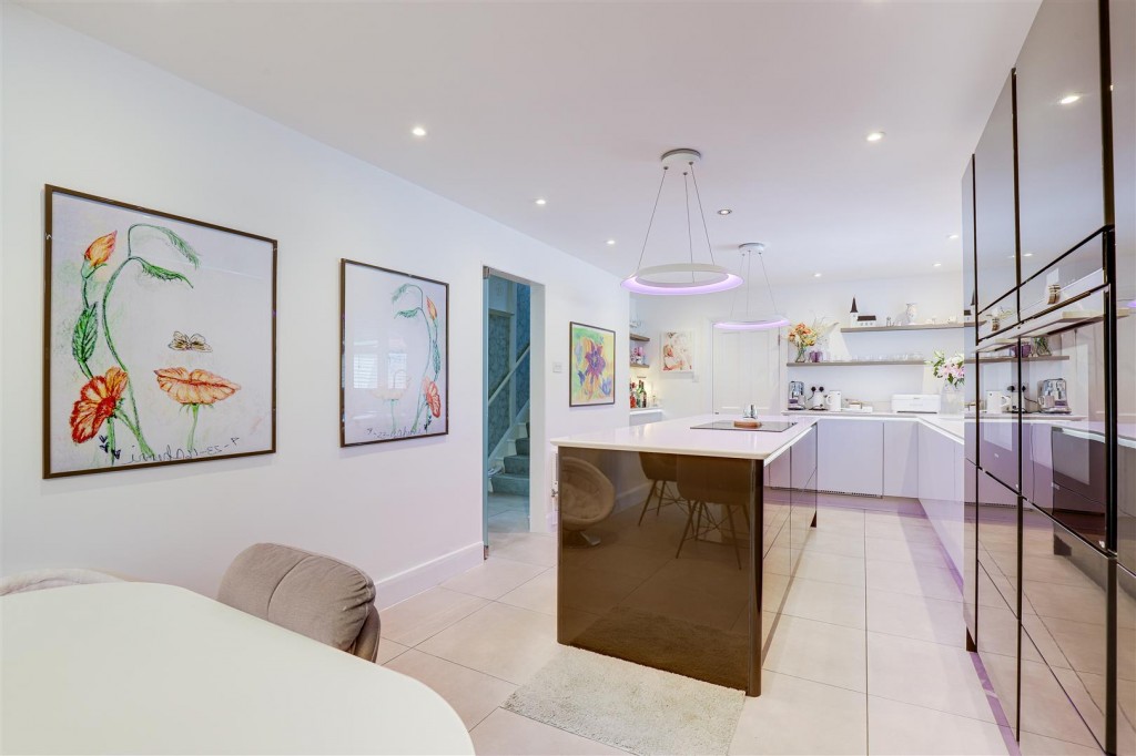 Westdale Lane, Mapperley, Nottinghamshire, NG3 6ES
