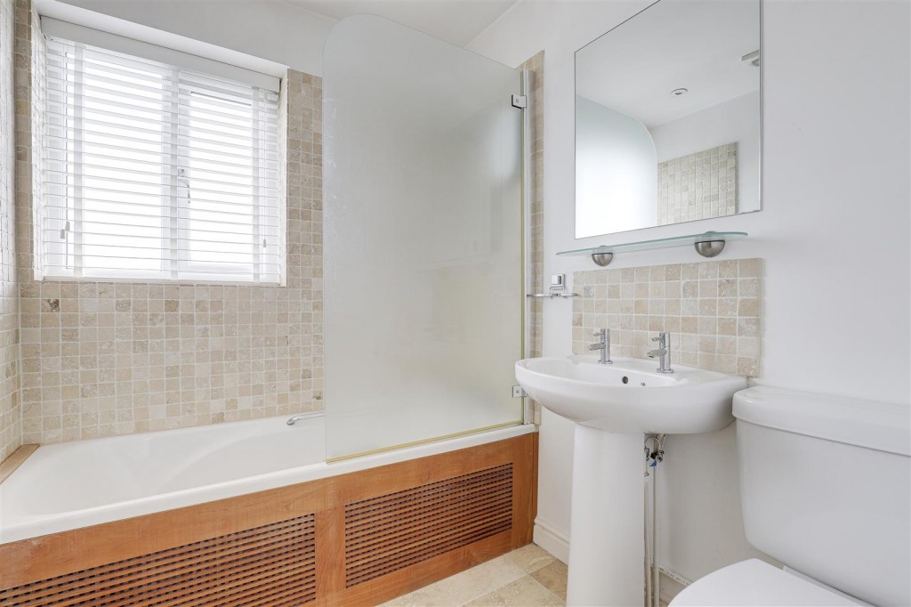 Penmoor Close, Long Eaton, Derbyshire, NG10 3RH