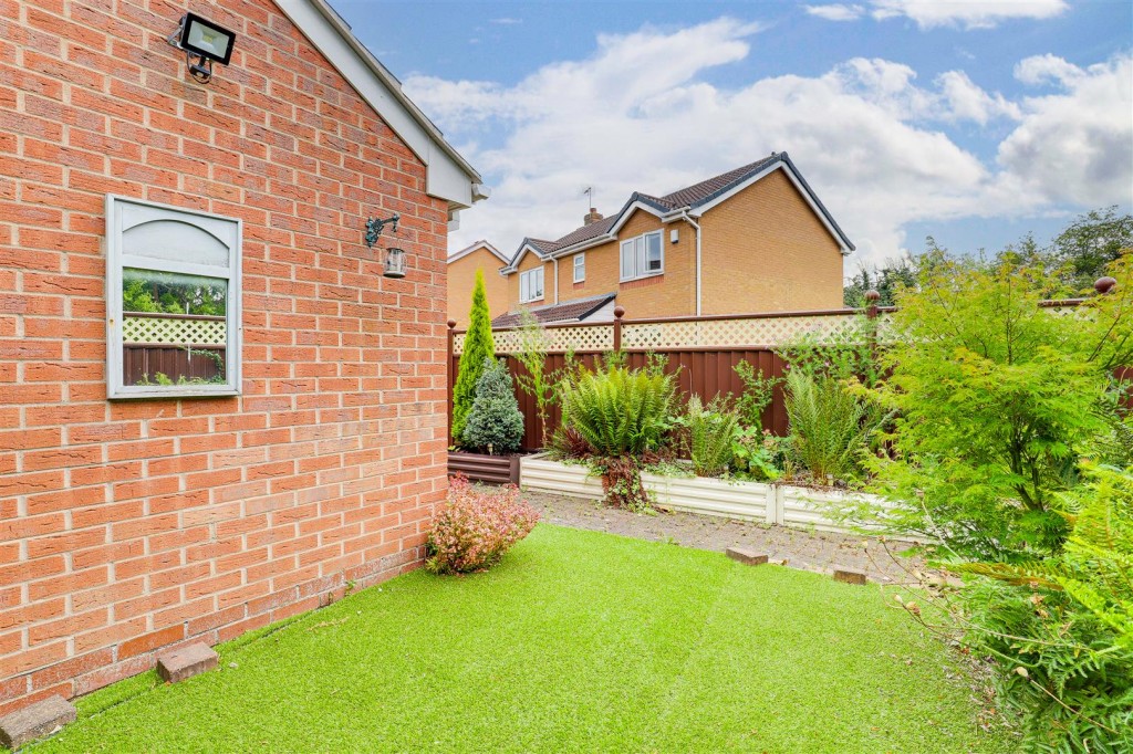 Penmoor Close, Long Eaton, Derbyshire, NG10 3RH