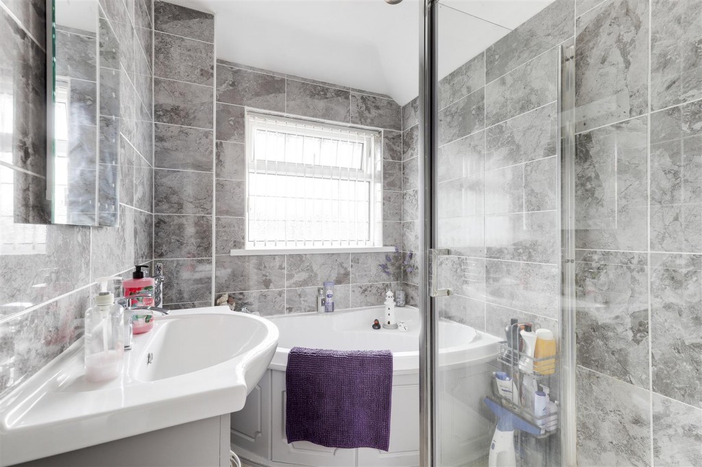 Durham Crescent, Bulwell, Nottinghamshire, NG6 9AH