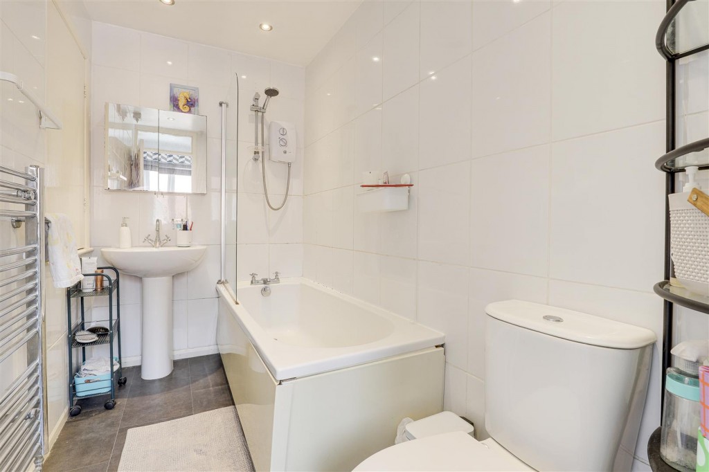 Tewkesbury Road, Long Eaton, Derbyshire, NG10 1PP