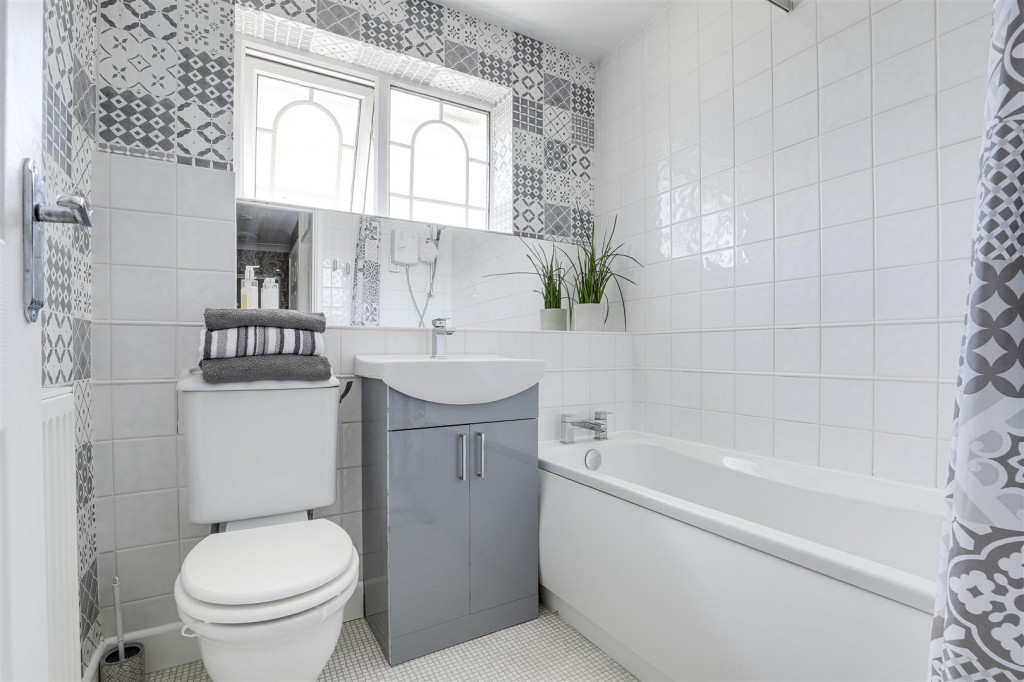 Hawksley Gardens, Clifton, Nottinghamshire, NG11 8SU