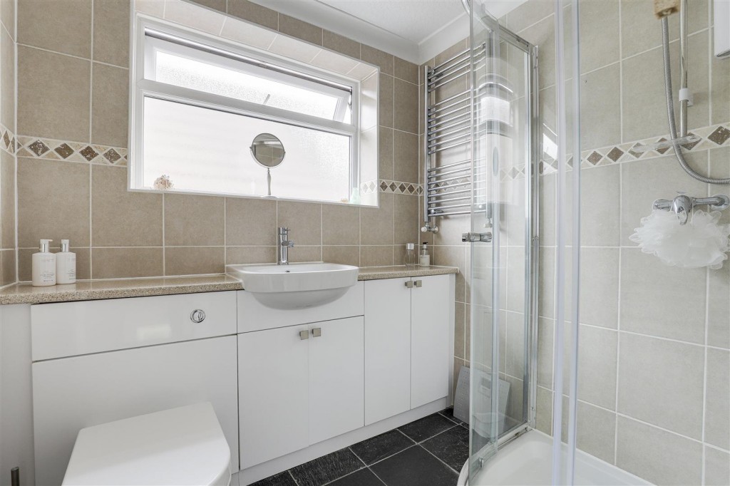Dorket Close, Arnold, Nottinghamshire, NG5 8ET
