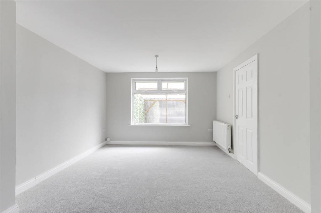 Mountfield Drive, bestwood Park, Nottinghamshire, NG5 5LH