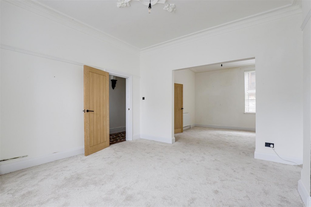 Woodborough Road, Nottinghamshire, NG3 4JJ