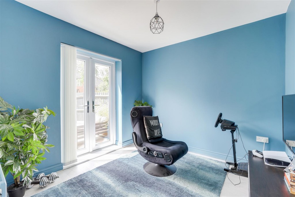 Thales Drive, Arnold, Nottinghamshire, NG5 7NF
