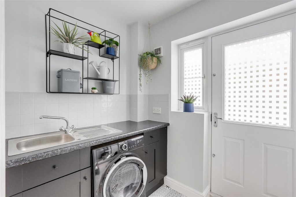 Thales Drive, Arnold, Nottinghamshire, NG5 7NF